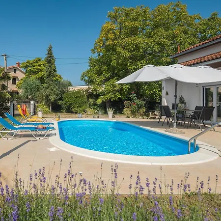 Holiday home Lovely In